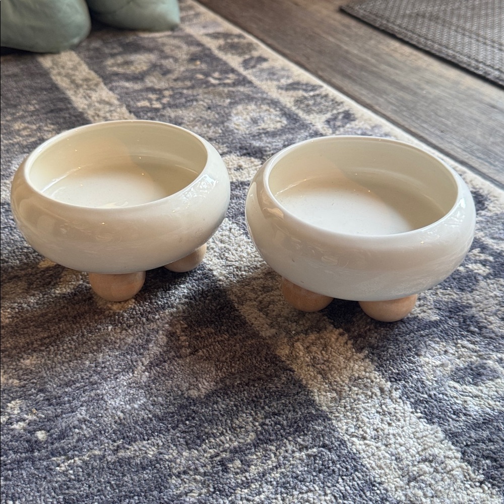White Ceramic Staning Pet Bowls with Wooden Legs